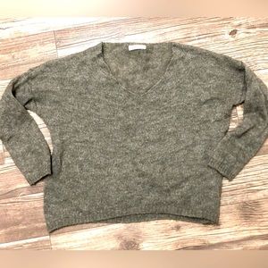 Moss green cropped lightweight sweater